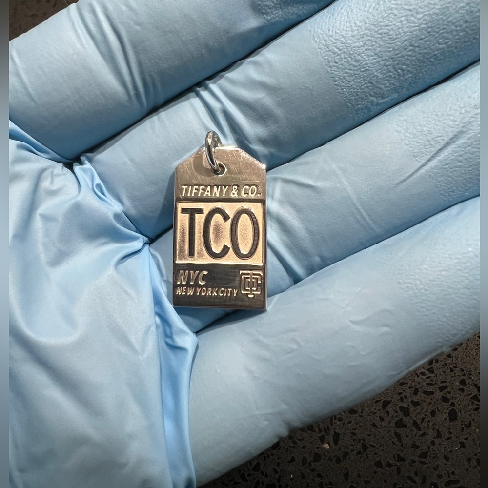 TCO rectangle tag charm‎